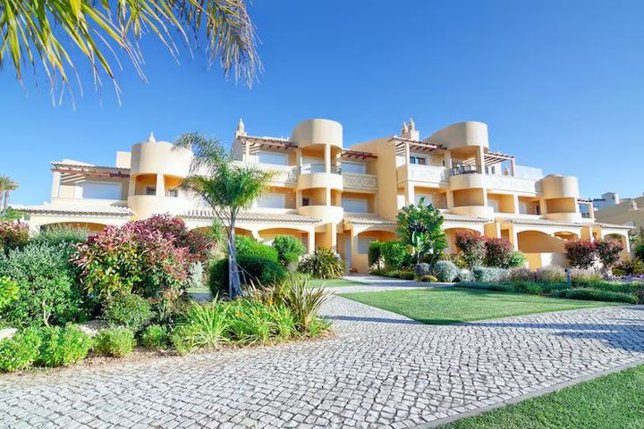 Exploring the Opulence: Villas and Luxury Villas in Dubai