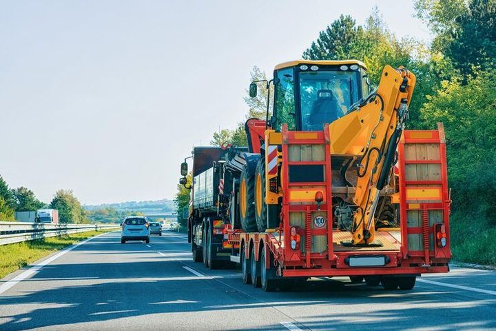 Heavy Equipment Transport Knowledge: Routes, Permits, and Risk Management